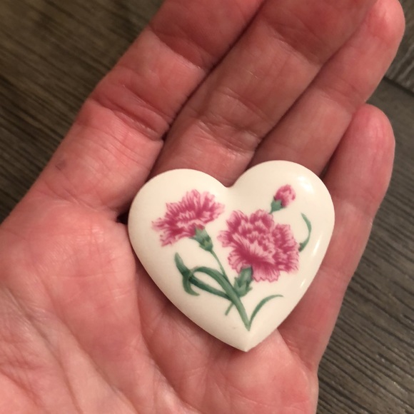 Vintage Avon January Birthday Bouquet Pin - Picture 8 of 13